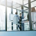 Tłumaczenia przysięgłe dla firm - kiedy są wymagane i jak przebiega proces online